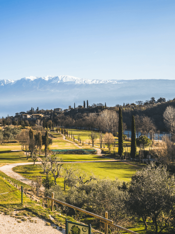 18 Löcher erweitert und im Mai 2017 wurde der Golfclub Bogliaco