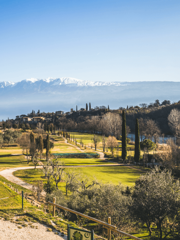 18 Löcher erweitert und im  Mai 2017 wurde der Golfclub Bogliaco